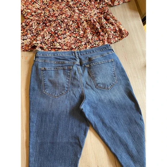 Old Navy Curvy Profile Mid-Rise Jeans Blue Distressed Stretch Denim Womens 12 - Picture 9 of 15